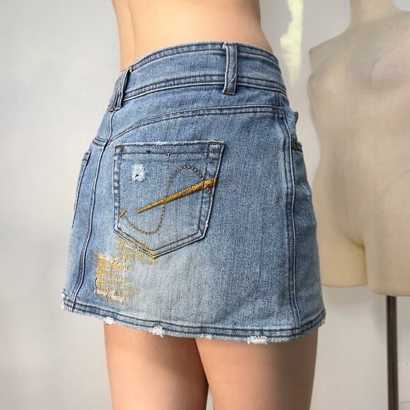 00s Mirco Mini Denim Jean Skirt Distressed Size 5 - Picture 1 of 7
